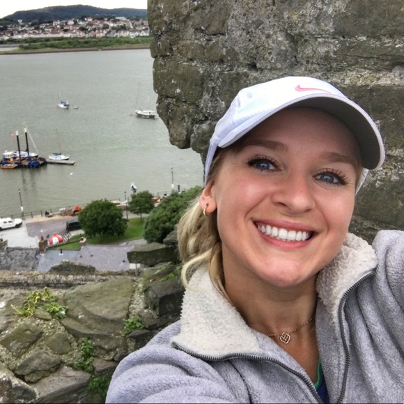 Meet your Posher, Jacquelyn - Picture 3 of 5